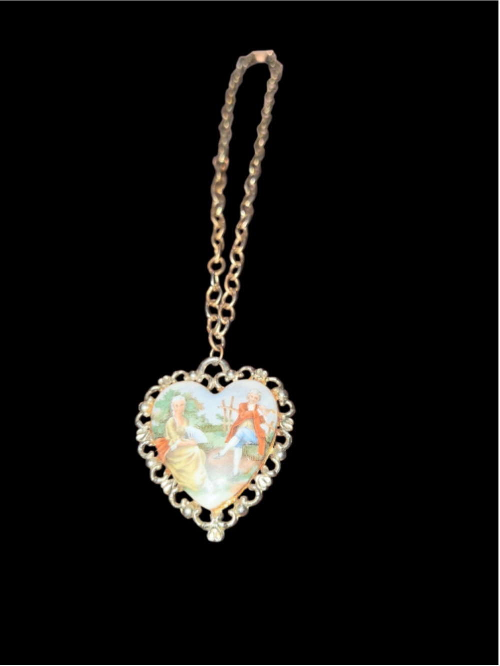 10/1/16. Vintage Hand Painted Porcelain Heart In A Filgree Goldtone Necklace